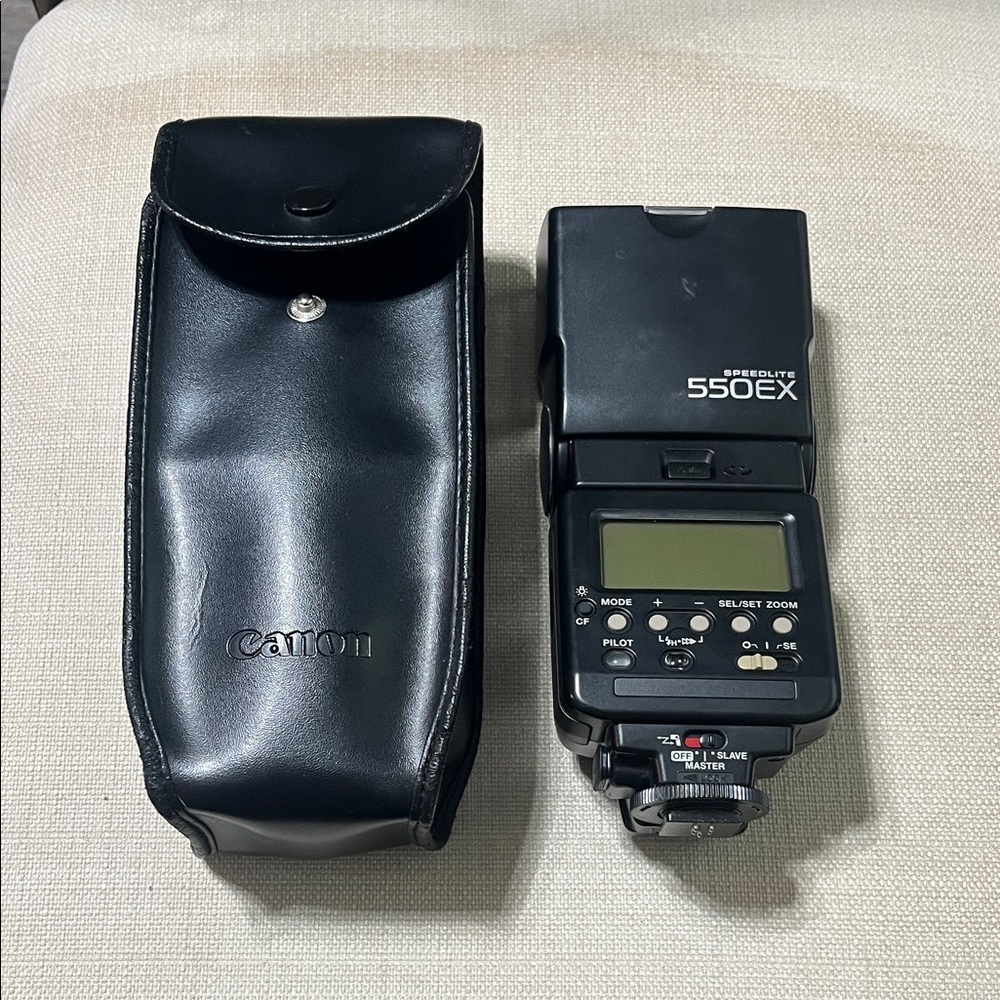 Canon Speedlite 550EX Flash with Case - Black